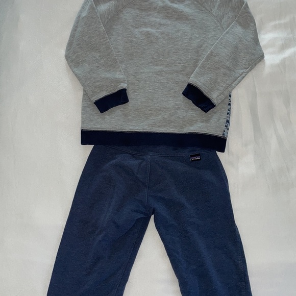 Bundle: Heather Navy Patagonia joggers plus a free Monoprix Kids Dino Sweatshirt - Picture 9 of 9